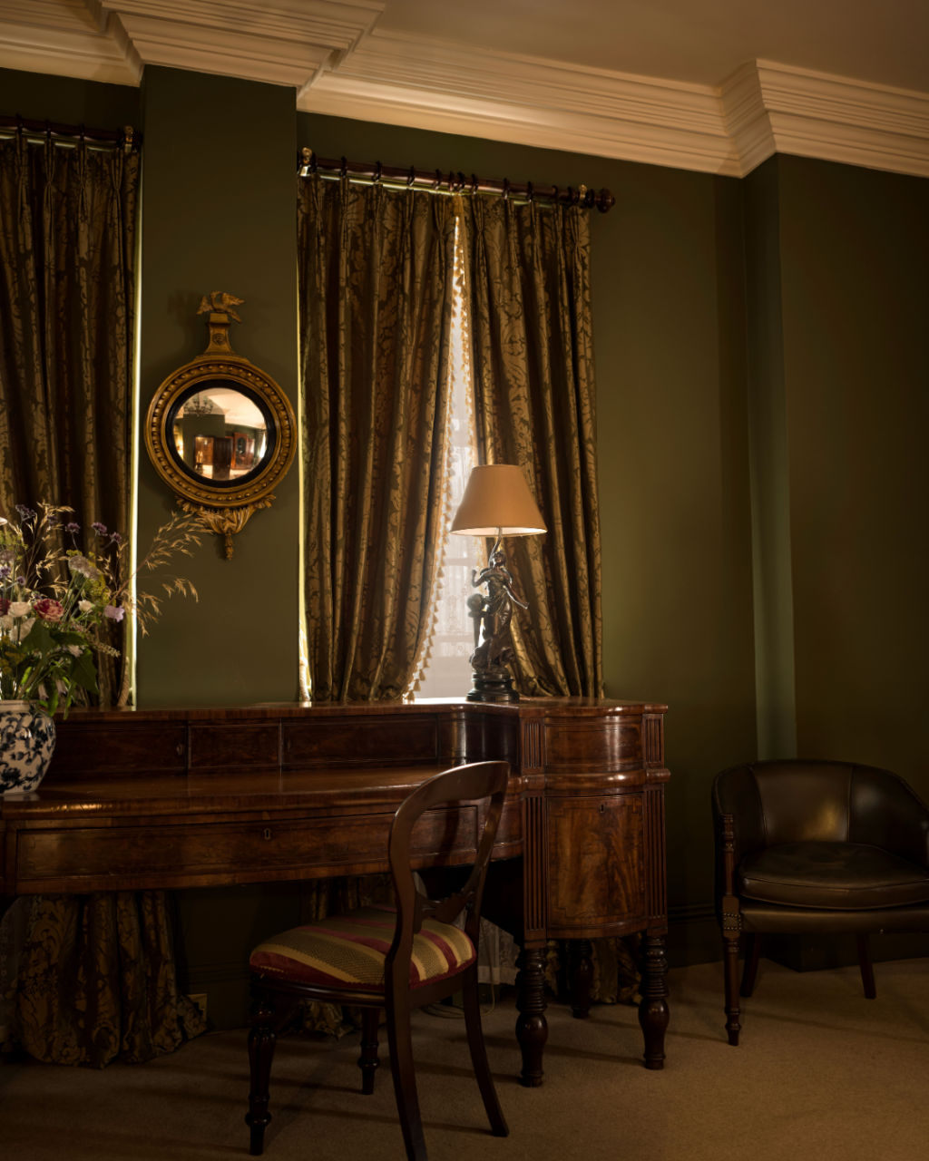 Rookery Portrait Junior Suite G4 desk