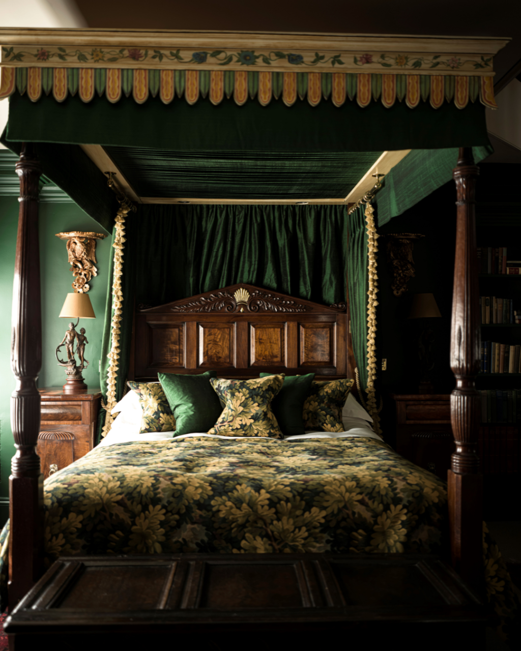 Rookery Portrait Nest Bed