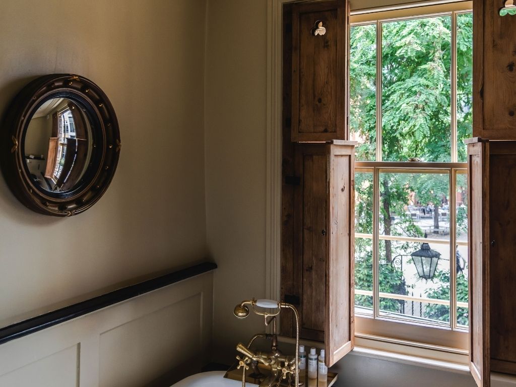 Rookery Superior Four Poster landscape bathroom
